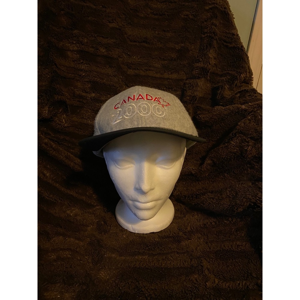 Y2K Canada 2000 Baseball Cap Unisex Grey New Fleece Souvenir Embroidered Hat VTG